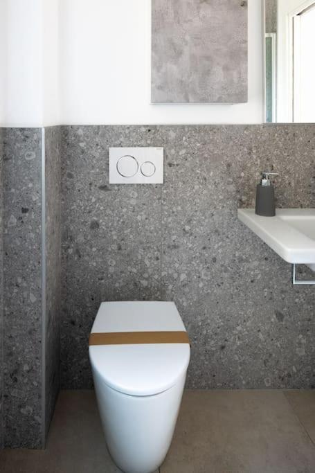 Apartment Isaia - 10 Minutes From Piazza Maggiore 博洛尼亚 外观 照片